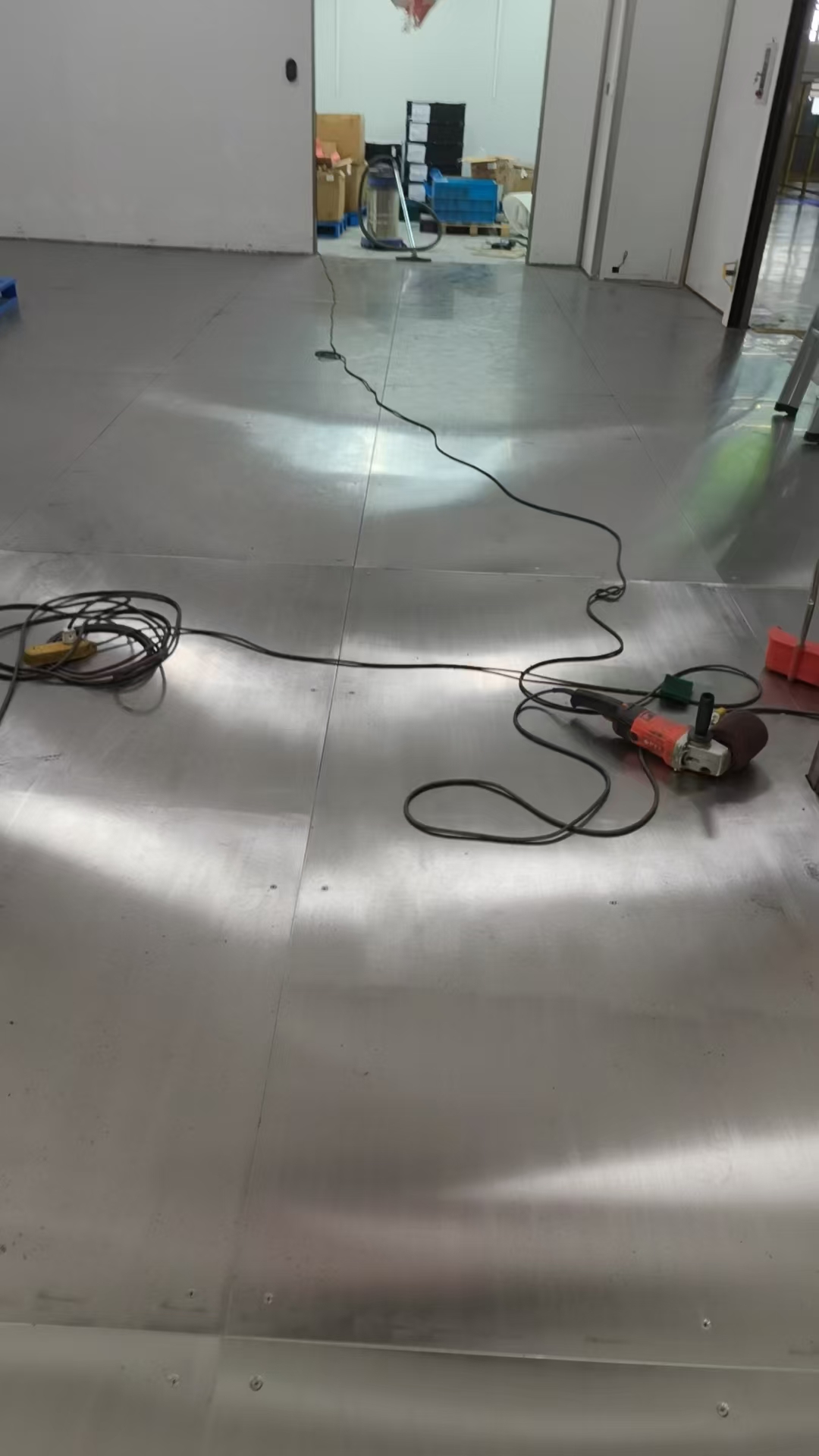 不锈钢整铺地面抛光拉丝加工